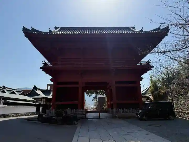 粉河寺の{uncategorized: "未分類", other: "その他", undefined: "問題あり", building: "その他建物", grave: "お墓", sacred_gate: "鳥居", guardian: "狛犬", statue: "像", buddha: "仏像", history: "歴史", nature: "自然", garden: "庭園", animal: "動物", pagoda: "塔", temizu: "手水舎", mountain_gate: "山門・神門", sanctuary: "本殿・本堂", subordinate: "末社・摂社", art: "芸術", scenery: "景色", jizo: "地蔵", ema: "絵馬", goshuin: "御朱印", omikuji: "おみくじ", items: "授与品その他", amulet: "お守り", goshuincho: "御朱印帳", eats: "食事", festival: "お祭り", votive_dance: "神楽", shichigosan: "七五三参", wedding: "結婚式", experience: "体験その他", initially: "初詣", around: "周辺", anti_infection: "感染症対策"}