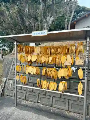 堀出神社の{uncategorized: "未分類", other: "その他", undefined: "問題あり", building: "その他建物", grave: "お墓", sacred_gate: "鳥居", guardian: "狛犬", statue: "像", buddha: "仏像", history: "歴史", nature: "自然", garden: "庭園", animal: "動物", pagoda: "塔", temizu: "手水舎", mountain_gate: "山門・神門", sanctuary: "本殿・本堂", subordinate: "末社・摂社", art: "芸術", scenery: "景色", jizo: "地蔵", ema: "絵馬", goshuin: "御朱印", omikuji: "おみくじ", items: "授与品その他", amulet: "お守り", goshuincho: "御朱印帳", eats: "食事", festival: "お祭り", votive_dance: "神楽", shichigosan: "七五三参", wedding: "結婚式", experience: "体験その他", initially: "初詣", around: "周辺", anti_infection: "感染症対策"}