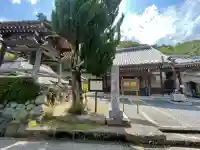 盛願寺の{uncategorized: "未分類", other: "その他", undefined: "問題あり", building: "その他建物", grave: "お墓", sacred_gate: "鳥居", guardian: "狛犬", statue: "像", buddha: "仏像", history: "歴史", nature: "自然", garden: "庭園", animal: "動物", pagoda: "塔", temizu: "手水舎", mountain_gate: "山門・神門", sanctuary: "本殿・本堂", subordinate: "末社・摂社", art: "芸術", scenery: "景色", jizo: "地蔵", ema: "絵馬", goshuin: "御朱印", omikuji: "おみくじ", items: "授与品その他", amulet: "お守り", goshuincho: "御朱印帳", eats: "食事", festival: "お祭り", votive_dance: "神楽", shichigosan: "七五三参", wedding: "結婚式", experience: "体験その他", initially: "初詣", around: "周辺", anti_infection: "感染症対策"}