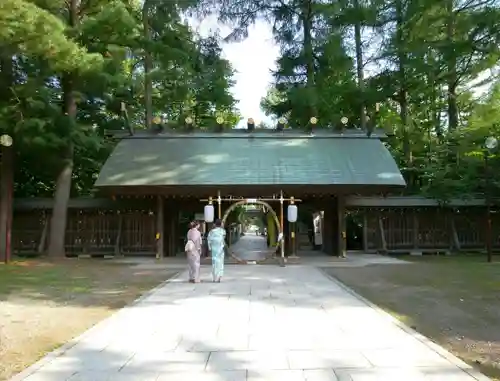 帯廣神社の山門・神門