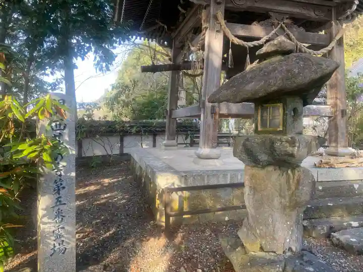 高照寺の{uncategorized: "未分類", other: "その他", undefined: "問題あり", building: "その他建物", grave: "お墓", sacred_gate: "鳥居", guardian: "狛犬", statue: "像", buddha: "仏像", history: "歴史", nature: "自然", garden: "庭園", animal: "動物", pagoda: "塔", temizu: "手水舎", mountain_gate: "山門・神門", sanctuary: "本殿・本堂", subordinate: "末社・摂社", art: "芸術", scenery: "景色", jizo: "地蔵", ema: "絵馬", goshuin: "御朱印", omikuji: "おみくじ", items: "授与品その他", amulet: "お守り", goshuincho: "御朱印帳", eats: "食事", festival: "お祭り", votive_dance: "神楽", shichigosan: "七五三参", wedding: "結婚式", experience: "体験その他", initially: "初詣", around: "周辺", anti_infection: "感染症対策"}