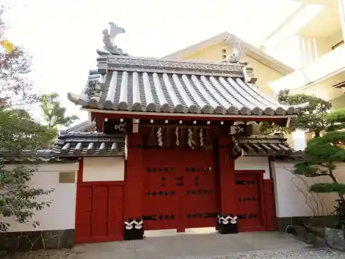 猿田彦神社の山門・神門