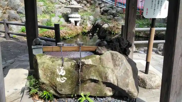 亀井神社の手水舎