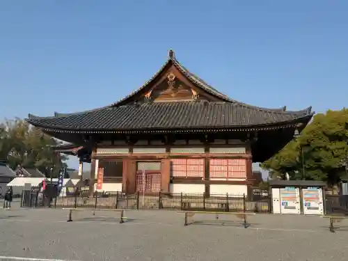 東寺（教王護国寺）の{uncategorized: "未分類", other: "その他", undefined: "問題あり", building: "その他建物", grave: "お墓", sacred_gate: "鳥居", guardian: "狛犬", statue: "像", buddha: "仏像", history: "歴史", nature: "自然", garden: "庭園", animal: "動物", pagoda: "塔", temizu: "手水舎", mountain_gate: "山門・神門", sanctuary: "本殿・本堂", subordinate: "末社・摂社", art: "芸術", scenery: "景色", jizo: "地蔵", ema: "絵馬", goshuin: "御朱印", omikuji: "おみくじ", items: "授与品その他", amulet: "お守り", goshuincho: "御朱印帳", eats: "食事", festival: "お祭り", votive_dance: "神楽", shichigosan: "七五三参", wedding: "結婚式", experience: "体験その他", initially: "初詣", around: "周辺", anti_infection: "感染症対策"}