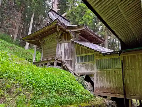 儛草神社の本殿