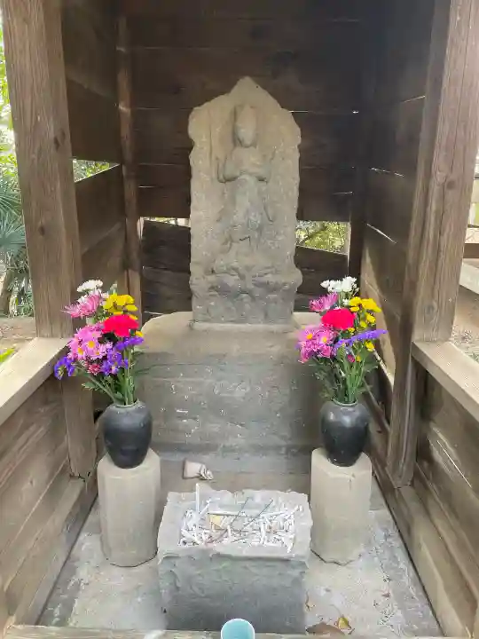 明王院(満願寺別院)の{uncategorized: "未分類", other: "その他", undefined: "問題あり", building: "その他建物", grave: "お墓", sacred_gate: "鳥居", guardian: "狛犬", statue: "像", buddha: "仏像", history: "歴史", nature: "自然", garden: "庭園", animal: "動物", pagoda: "塔", temizu: "手水舎", mountain_gate: "山門・神門", sanctuary: "本殿・本堂", subordinate: "末社・摂社", art: "芸術", scenery: "景色", jizo: "地蔵", ema: "絵馬", goshuin: "御朱印", omikuji: "おみくじ", items: "授与品その他", amulet: "お守り", goshuincho: "御朱印帳", eats: "食事", festival: "お祭り", votive_dance: "神楽", shichigosan: "七五三参", wedding: "結婚式", experience: "体験その他", initially: "初詣", around: "周辺", anti_infection: "感染症対策"}