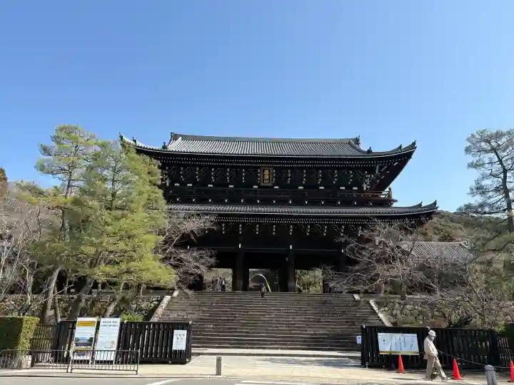 知恩院の{uncategorized: "未分類", other: "その他", undefined: "問題あり", building: "その他建物", grave: "お墓", sacred_gate: "鳥居", guardian: "狛犬", statue: "像", buddha: "仏像", history: "歴史", nature: "自然", garden: "庭園", animal: "動物", pagoda: "塔", temizu: "手水舎", mountain_gate: "山門・神門", sanctuary: "本殿・本堂", subordinate: "末社・摂社", art: "芸術", scenery: "景色", jizo: "地蔵", ema: "絵馬", goshuin: "御朱印", omikuji: "おみくじ", items: "授与品その他", amulet: "お守り", goshuincho: "御朱印帳", eats: "食事", festival: "お祭り", votive_dance: "神楽", shichigosan: "七五三参", wedding: "結婚式", experience: "体験その他", initially: "初詣", around: "周辺", anti_infection: "感染症対策"}