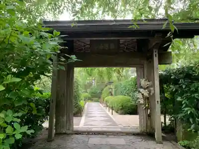 明月院の山門・神門