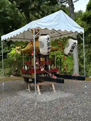 大瀧神社の{uncategorized: "未分類", other: "その他", undefined: "問題あり", building: "その他建物", grave: "お墓", sacred_gate: "鳥居", guardian: "狛犬", statue: "像", buddha: "仏像", history: "歴史", nature: "自然", garden: "庭園", animal: "動物", pagoda: "塔", temizu: "手水舎", mountain_gate: "山門・神門", sanctuary: "本殿・本堂", subordinate: "末社・摂社", art: "芸術", scenery: "景色", jizo: "地蔵", ema: "絵馬", goshuin: "御朱印", omikuji: "おみくじ", items: "授与品その他", amulet: "お守り", goshuincho: "御朱印帳", eats: "食事", festival: "お祭り", votive_dance: "神楽", shichigosan: "七五三参", wedding: "結婚式", experience: "体験その他", initially: "初詣", around: "周辺", anti_infection: "感染症対策"}