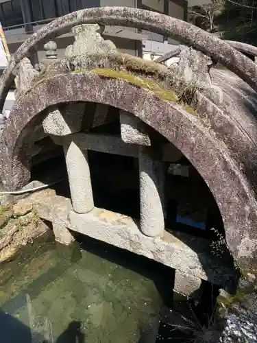伊奈波神社の{uncategorized: "未分類", other: "その他", undefined: "問題あり", building: "その他建物", grave: "お墓", sacred_gate: "鳥居", guardian: "狛犬", statue: "像", buddha: "仏像", history: "歴史", nature: "自然", garden: "庭園", animal: "動物", pagoda: "塔", temizu: "手水舎", mountain_gate: "山門・神門", sanctuary: "本殿・本堂", subordinate: "末社・摂社", art: "芸術", scenery: "景色", jizo: "地蔵", ema: "絵馬", goshuin: "御朱印", omikuji: "おみくじ", items: "授与品その他", amulet: "お守り", goshuincho: "御朱印帳", eats: "食事", festival: "お祭り", votive_dance: "神楽", shichigosan: "七五三参", wedding: "結婚式", experience: "体験その他", initially: "初詣", around: "周辺", anti_infection: "感染症対策"}