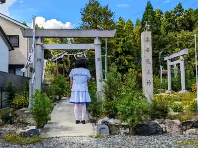 髙帝龍王龍神社（白山宮末社）の鳥居