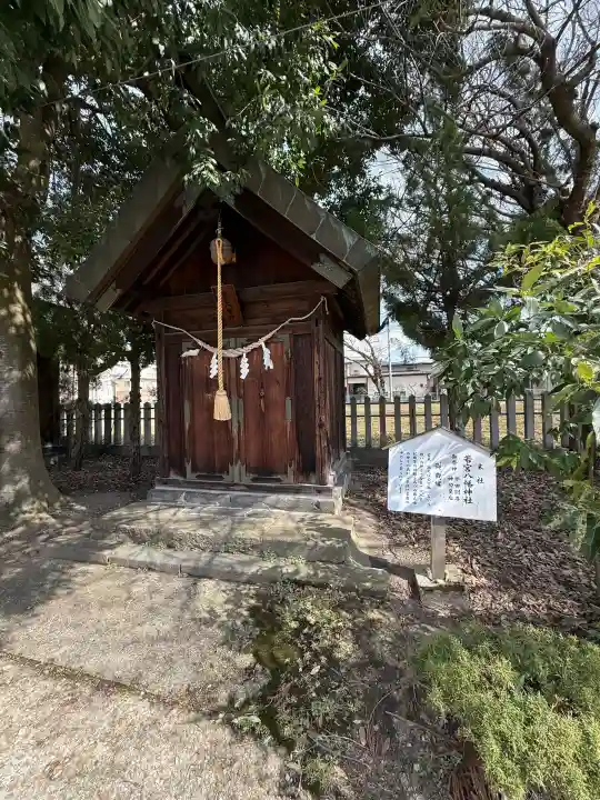 鳥海月山両所宮の{uncategorized: "未分類", other: "その他", undefined: "問題あり", building: "その他建物", grave: "お墓", sacred_gate: "鳥居", guardian: "狛犬", statue: "像", buddha: "仏像", history: "歴史", nature: "自然", garden: "庭園", animal: "動物", pagoda: "塔", temizu: "手水舎", mountain_gate: "山門・神門", sanctuary: "本殿・本堂", subordinate: "末社・摂社", art: "芸術", scenery: "景色", jizo: "地蔵", ema: "絵馬", goshuin: "御朱印", omikuji: "おみくじ", items: "授与品その他", amulet: "お守り", goshuincho: "御朱印帳", eats: "食事", festival: "お祭り", votive_dance: "神楽", shichigosan: "七五三参", wedding: "結婚式", experience: "体験その他", initially: "初詣", around: "周辺", anti_infection: "感染症対策"}