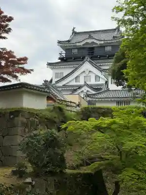 龍城神社の{uncategorized: "未分類", other: "その他", undefined: "問題あり", building: "その他建物", grave: "お墓", sacred_gate: "鳥居", guardian: "狛犬", statue: "像", buddha: "仏像", history: "歴史", nature: "自然", garden: "庭園", animal: "動物", pagoda: "塔", temizu: "手水舎", mountain_gate: "山門・神門", sanctuary: "本殿・本堂", subordinate: "末社・摂社", art: "芸術", scenery: "景色", jizo: "地蔵", ema: "絵馬", goshuin: "御朱印", omikuji: "おみくじ", items: "授与品その他", amulet: "お守り", goshuincho: "御朱印帳", eats: "食事", festival: "お祭り", votive_dance: "神楽", shichigosan: "七五三参", wedding: "結婚式", experience: "体験その他", initially: "初詣", around: "周辺", anti_infection: "感染症対策"}