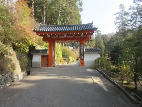 三室戸寺の山門