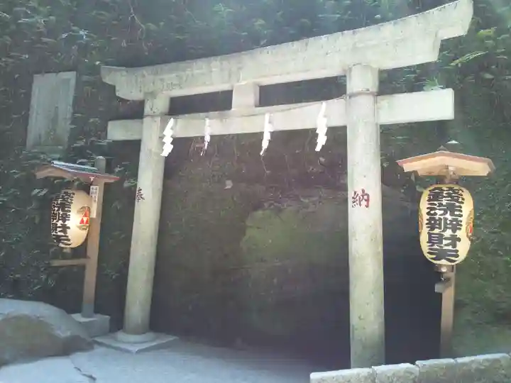 銭洗弁財天宇賀福神社(神奈川県)