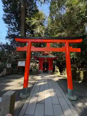 箱根神社の{uncategorized: "未分類", other: "その他", undefined: "問題あり", building: "その他建物", grave: "お墓", sacred_gate: "鳥居", guardian: "狛犬", statue: "像", buddha: "仏像", history: "歴史", nature: "自然", garden: "庭園", animal: "動物", pagoda: "塔", temizu: "手水舎", mountain_gate: "山門・神門", sanctuary: "本殿・本堂", subordinate: "末社・摂社", art: "芸術", scenery: "景色", jizo: "地蔵", ema: "絵馬", goshuin: "御朱印", omikuji: "おみくじ", items: "授与品その他", amulet: "お守り", goshuincho: "御朱印帳", eats: "食事", festival: "お祭り", votive_dance: "神楽", shichigosan: "七五三参", wedding: "結婚式", experience: "体験その他", initially: "初詣", around: "周辺", anti_infection: "感染症対策"}
