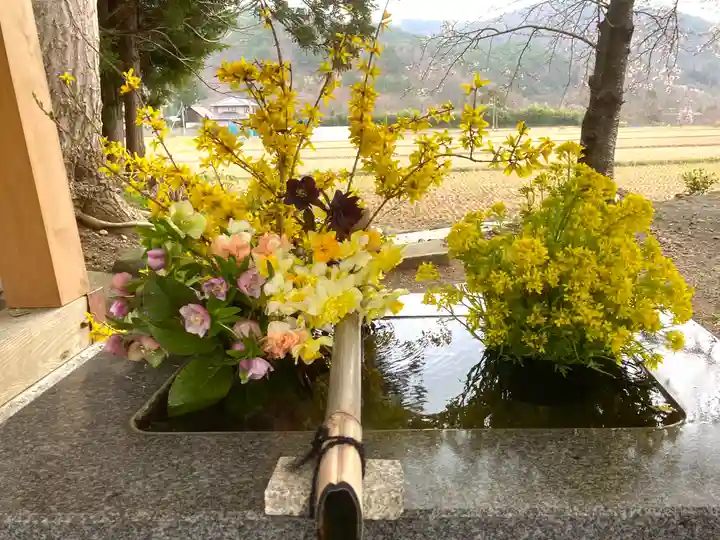 高司神社〜むすびの神の鎮まる社〜の手水舎