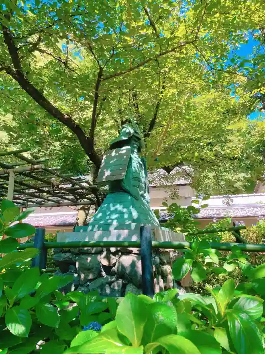 藤森神社の{uncategorized: "未分類", other: "その他", undefined: "問題あり", building: "その他建物", grave: "お墓", sacred_gate: "鳥居", guardian: "狛犬", statue: "像", buddha: "仏像", history: "歴史", nature: "自然", garden: "庭園", animal: "動物", pagoda: "塔", temizu: "手水舎", mountain_gate: "山門・神門", sanctuary: "本殿・本堂", subordinate: "末社・摂社", art: "芸術", scenery: "景色", jizo: "地蔵", ema: "絵馬", goshuin: "御朱印", omikuji: "おみくじ", items: "授与品その他", amulet: "お守り", goshuincho: "御朱印帳", eats: "食事", festival: "お祭り", votive_dance: "神楽", shichigosan: "七五三参", wedding: "結婚式", experience: "体験その他", initially: "初詣", around: "周辺", anti_infection: "感染症対策"}