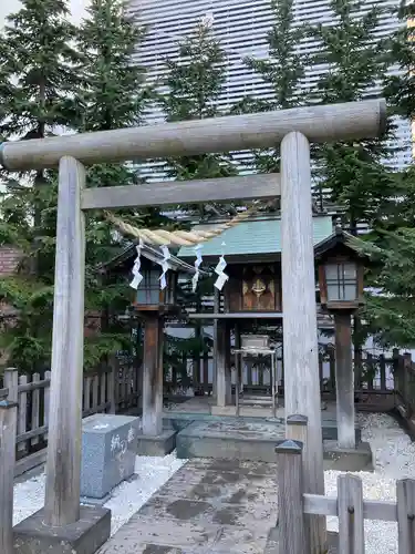 構内札幌神社の鳥居