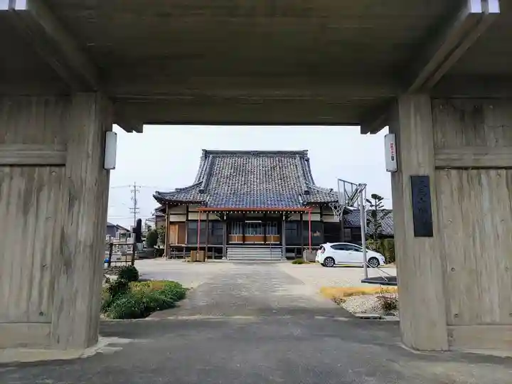 憶念寺の本殿・本堂