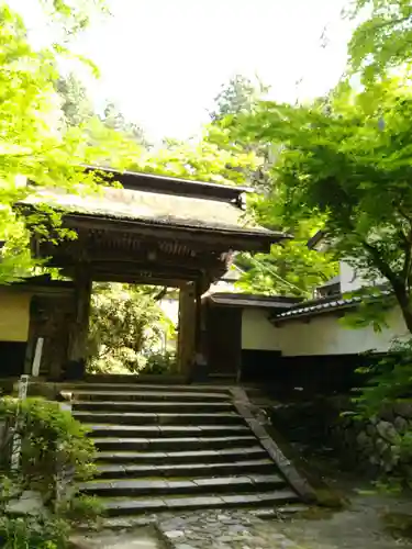 横蔵寺の山門