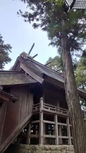 六所神社の本殿