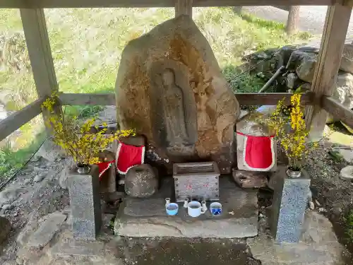 仏隆寺の{uncategorized: "未分類", other: "その他", undefined: "問題あり", building: "その他建物", grave: "お墓", sacred_gate: "鳥居", guardian: "狛犬", statue: "像", buddha: "仏像", history: "歴史", nature: "自然", garden: "庭園", animal: "動物", pagoda: "塔", temizu: "手水舎", mountain_gate: "山門・神門", sanctuary: "本殿・本堂", subordinate: "末社・摂社", art: "芸術", scenery: "景色", jizo: "地蔵", ema: "絵馬", goshuin: "御朱印", omikuji: "おみくじ", items: "授与品その他", amulet: "お守り", goshuincho: "御朱印帳", eats: "食事", festival: "お祭り", votive_dance: "神楽", shichigosan: "七五三参", wedding: "結婚式", experience: "体験その他", initially: "初詣", around: "周辺", anti_infection: "感染症対策"}