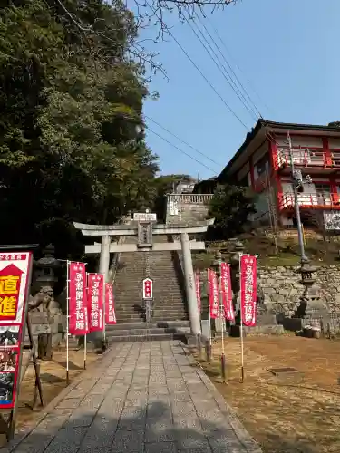 由加山 由加神社本宮の{uncategorized: "未分類", other: "その他", undefined: "問題あり", building: "その他建物", grave: "お墓", sacred_gate: "鳥居", guardian: "狛犬", statue: "像", buddha: "仏像", history: "歴史", nature: "自然", garden: "庭園", animal: "動物", pagoda: "塔", temizu: "手水舎", mountain_gate: "山門・神門", sanctuary: "本殿・本堂", subordinate: "末社・摂社", art: "芸術", scenery: "景色", jizo: "地蔵", ema: "絵馬", goshuin: "御朱印", omikuji: "おみくじ", items: "授与品その他", amulet: "お守り", goshuincho: "御朱印帳", eats: "食事", festival: "お祭り", votive_dance: "神楽", shichigosan: "七五三参", wedding: "結婚式", experience: "体験その他", initially: "初詣", around: "周辺", anti_infection: "感染症対策"}