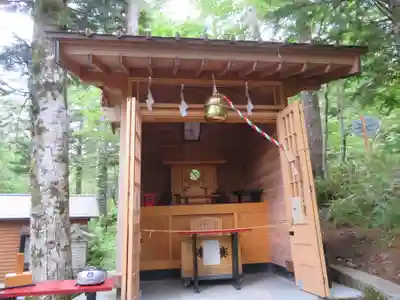 新屋山神社奥宮の本殿・本堂