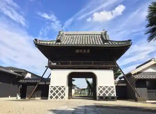 弥勒寺の山門