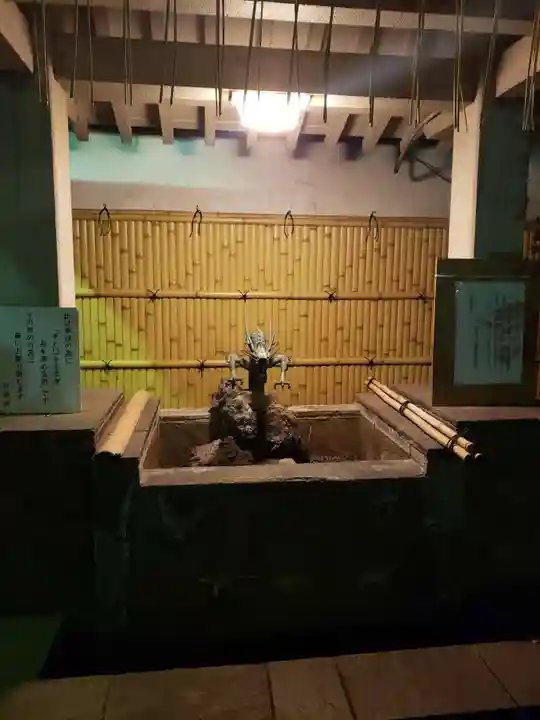 銀杏岡八幡神社の手水舎