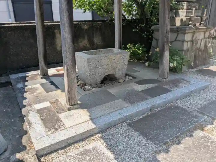徳正寺の{uncategorized: "未分類", other: "その他", undefined: "問題あり", building: "その他建物", grave: "お墓", sacred_gate: "鳥居", guardian: "狛犬", statue: "像", buddha: "仏像", history: "歴史", nature: "自然", garden: "庭園", animal: "動物", pagoda: "塔", temizu: "手水舎", mountain_gate: "山門・神門", sanctuary: "本殿・本堂", subordinate: "末社・摂社", art: "芸術", scenery: "景色", jizo: "地蔵", ema: "絵馬", goshuin: "御朱印", omikuji: "おみくじ", items: "授与品その他", amulet: "お守り", goshuincho: "御朱印帳", eats: "食事", festival: "お祭り", votive_dance: "神楽", shichigosan: "七五三参", wedding: "結婚式", experience: "体験その他", initially: "初詣", around: "周辺", anti_infection: "感染症対策"}