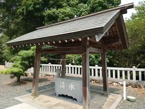 神明社の手水舎