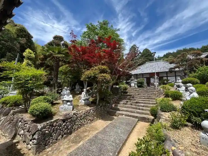 龍源院の{uncategorized: "未分類", other: "その他", undefined: "問題あり", building: "その他建物", grave: "お墓", sacred_gate: "鳥居", guardian: "狛犬", statue: "像", buddha: "仏像", history: "歴史", nature: "自然", garden: "庭園", animal: "動物", pagoda: "塔", temizu: "手水舎", mountain_gate: "山門・神門", sanctuary: "本殿・本堂", subordinate: "末社・摂社", art: "芸術", scenery: "景色", jizo: "地蔵", ema: "絵馬", goshuin: "御朱印", omikuji: "おみくじ", items: "授与品その他", amulet: "お守り", goshuincho: "御朱印帳", eats: "食事", festival: "お祭り", votive_dance: "神楽", shichigosan: "七五三参", wedding: "結婚式", experience: "体験その他", initially: "初詣", around: "周辺", anti_infection: "感染症対策"}