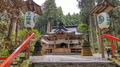 御岩神社の本殿・本堂