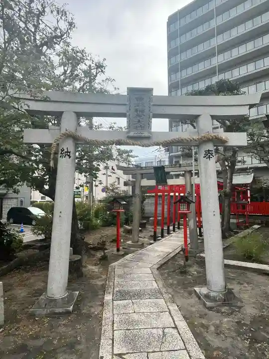 六宮神社の{uncategorized: "未分類", other: "その他", undefined: "問題あり", building: "その他建物", grave: "お墓", sacred_gate: "鳥居", guardian: "狛犬", statue: "像", buddha: "仏像", history: "歴史", nature: "自然", garden: "庭園", animal: "動物", pagoda: "塔", temizu: "手水舎", mountain_gate: "山門・神門", sanctuary: "本殿・本堂", subordinate: "末社・摂社", art: "芸術", scenery: "景色", jizo: "地蔵", ema: "絵馬", goshuin: "御朱印", omikuji: "おみくじ", items: "授与品その他", amulet: "お守り", goshuincho: "御朱印帳", eats: "食事", festival: "お祭り", votive_dance: "神楽", shichigosan: "七五三参", wedding: "結婚式", experience: "体験その他", initially: "初詣", around: "周辺", anti_infection: "感染症対策"}