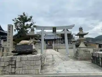 八幡神社の{uncategorized: "未分類", other: "その他", undefined: "問題あり", building: "その他建物", grave: "お墓", sacred_gate: "鳥居", guardian: "狛犬", statue: "像", buddha: "仏像", history: "歴史", nature: "自然", garden: "庭園", animal: "動物", pagoda: "塔", temizu: "手水舎", mountain_gate: "山門・神門", sanctuary: "本殿・本堂", subordinate: "末社・摂社", art: "芸術", scenery: "景色", jizo: "地蔵", ema: "絵馬", goshuin: "御朱印", omikuji: "おみくじ", items: "授与品その他", amulet: "お守り", goshuincho: "御朱印帳", eats: "食事", festival: "お祭り", votive_dance: "神楽", shichigosan: "七五三参", wedding: "結婚式", experience: "体験その他", initially: "初詣", around: "周辺", anti_infection: "感染症対策"}