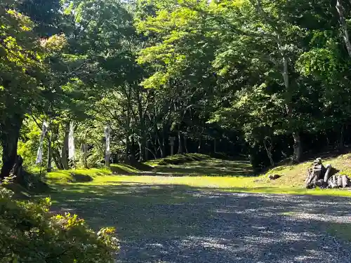 吉野神宮の{uncategorized: "未分類", other: "その他", undefined: "問題あり", building: "その他建物", grave: "お墓", sacred_gate: "鳥居", guardian: "狛犬", statue: "像", buddha: "仏像", history: "歴史", nature: "自然", garden: "庭園", animal: "動物", pagoda: "塔", temizu: "手水舎", mountain_gate: "山門・神門", sanctuary: "本殿・本堂", subordinate: "末社・摂社", art: "芸術", scenery: "景色", jizo: "地蔵", ema: "絵馬", goshuin: "御朱印", omikuji: "おみくじ", items: "授与品その他", amulet: "お守り", goshuincho: "御朱印帳", eats: "食事", festival: "お祭り", votive_dance: "神楽", shichigosan: "七五三参", wedding: "結婚式", experience: "体験その他", initially: "初詣", around: "周辺", anti_infection: "感染症対策"}
