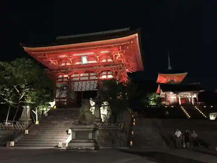 清水寺の山門・神門