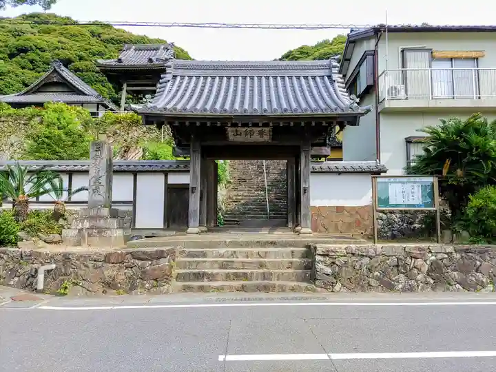 長満寺の山門・神門