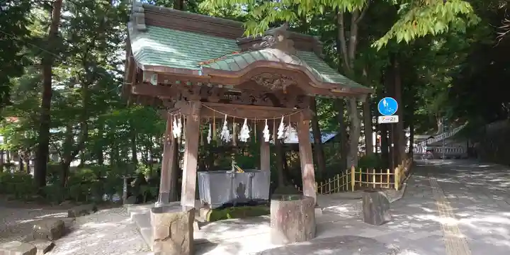 諏訪大社下社秋宮の手水舎