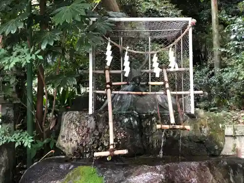 枚岡神社の手水