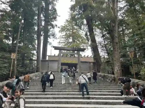 伊勢神宮内宮（皇大神宮）の{uncategorized: "未分類", other: "その他", undefined: "問題あり", building: "その他建物", grave: "お墓", sacred_gate: "鳥居", guardian: "狛犬", statue: "像", buddha: "仏像", history: "歴史", nature: "自然", garden: "庭園", animal: "動物", pagoda: "塔", temizu: "手水舎", mountain_gate: "山門・神門", sanctuary: "本殿・本堂", subordinate: "末社・摂社", art: "芸術", scenery: "景色", jizo: "地蔵", ema: "絵馬", goshuin: "御朱印", omikuji: "おみくじ", items: "授与品その他", amulet: "お守り", goshuincho: "御朱印帳", eats: "食事", festival: "お祭り", votive_dance: "神楽", shichigosan: "七五三参", wedding: "結婚式", experience: "体験その他", initially: "初詣", around: "周辺", anti_infection: "感染症対策"}