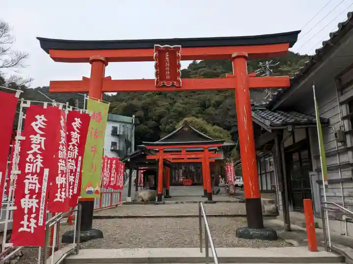 多度稲荷神社の{uncategorized: "未分類", other: "その他", undefined: "問題あり", building: "その他建物", grave: "お墓", sacred_gate: "鳥居", guardian: "狛犬", statue: "像", buddha: "仏像", history: "歴史", nature: "自然", garden: "庭園", animal: "動物", pagoda: "塔", temizu: "手水舎", mountain_gate: "山門・神門", sanctuary: "本殿・本堂", subordinate: "末社・摂社", art: "芸術", scenery: "景色", jizo: "地蔵", ema: "絵馬", goshuin: "御朱印", omikuji: "おみくじ", items: "授与品その他", amulet: "お守り", goshuincho: "御朱印帳", eats: "食事", festival: "お祭り", votive_dance: "神楽", shichigosan: "七五三参", wedding: "結婚式", experience: "体験その他", initially: "初詣", around: "周辺", anti_infection: "感染症対策"}
