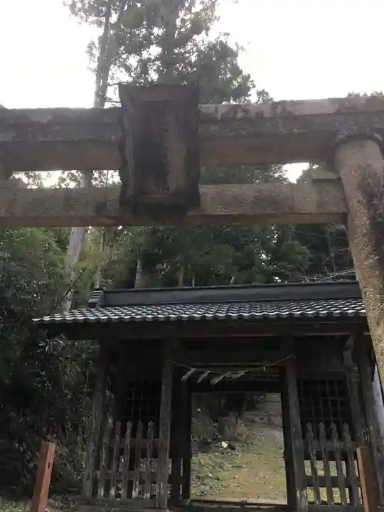 上一宮大粟神社の山門・神門