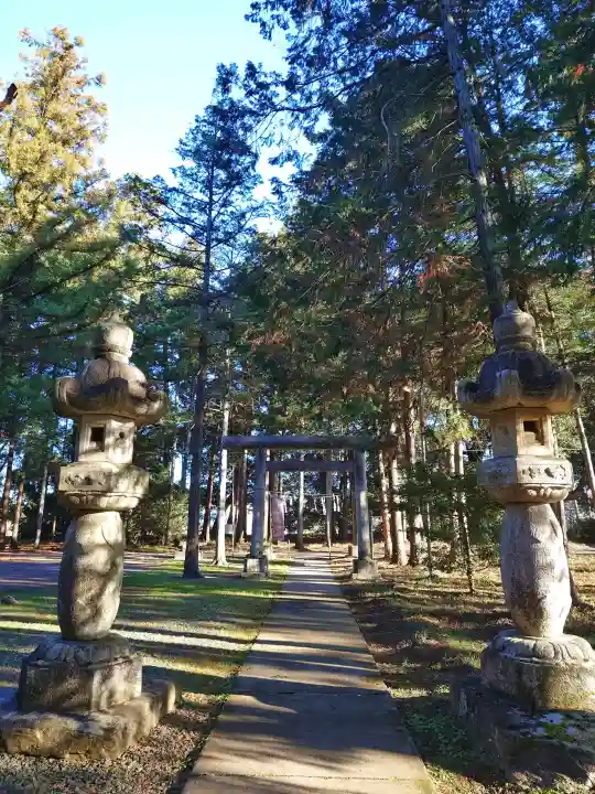 鎌形八幡神社の{uncategorized: "未分類", other: "その他", undefined: "問題あり", building: "その他建物", grave: "お墓", sacred_gate: "鳥居", guardian: "狛犬", statue: "像", buddha: "仏像", history: "歴史", nature: "自然", garden: "庭園", animal: "動物", pagoda: "塔", temizu: "手水舎", mountain_gate: "山門・神門", sanctuary: "本殿・本堂", subordinate: "末社・摂社", art: "芸術", scenery: "景色", jizo: "地蔵", ema: "絵馬", goshuin: "御朱印", omikuji: "おみくじ", items: "授与品その他", amulet: "お守り", goshuincho: "御朱印帳", eats: "食事", festival: "お祭り", votive_dance: "神楽", shichigosan: "七五三参", wedding: "結婚式", experience: "体験その他", initially: "初詣", around: "周辺", anti_infection: "感染症対策"}