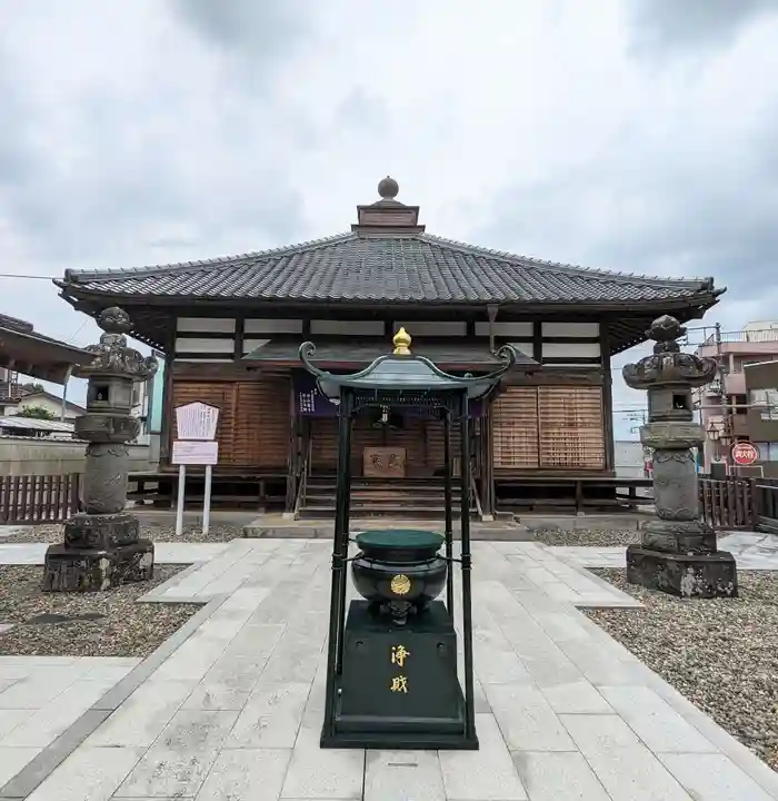 成田山 薬師堂(旧本堂)の本殿・本堂