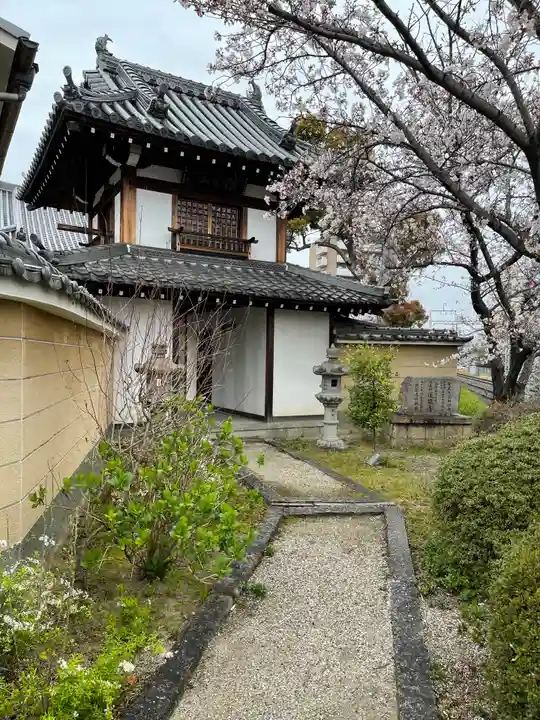蓮花寺の山門・神門