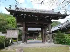 西光寺の山門