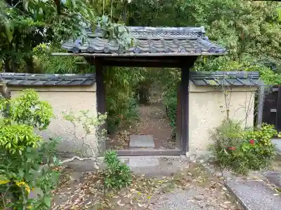 西方院の{uncategorized: "未分類", other: "その他", undefined: "問題あり", building: "その他建物", grave: "お墓", sacred_gate: "鳥居", guardian: "狛犬", statue: "像", buddha: "仏像", history: "歴史", nature: "自然", garden: "庭園", animal: "動物", pagoda: "塔", temizu: "手水舎", mountain_gate: "山門・神門", sanctuary: "本殿・本堂", subordinate: "末社・摂社", art: "芸術", scenery: "景色", jizo: "地蔵", ema: "絵馬", goshuin: "御朱印", omikuji: "おみくじ", items: "授与品その他", amulet: "お守り", goshuincho: "御朱印帳", eats: "食事", festival: "お祭り", votive_dance: "神楽", shichigosan: "七五三参", wedding: "結婚式", experience: "体験その他", initially: "初詣", around: "周辺", anti_infection: "感染症対策"}